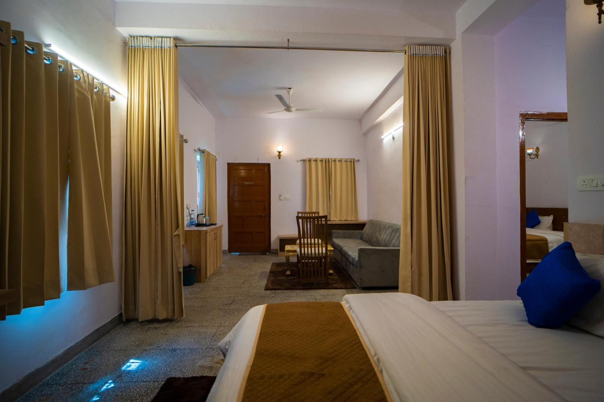 Devdarshan Hotel & Restaurant Udaipur Exterior foto